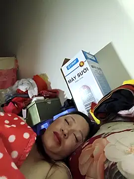 Snapshot of Y-eahi chatting on 12/04/25, 05:21 Y-eahi online show from 12/04/25, 05:21