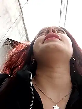 Snapshot of chatting on 12/04/25, 01:53 online show from 12/04/25, 01:53