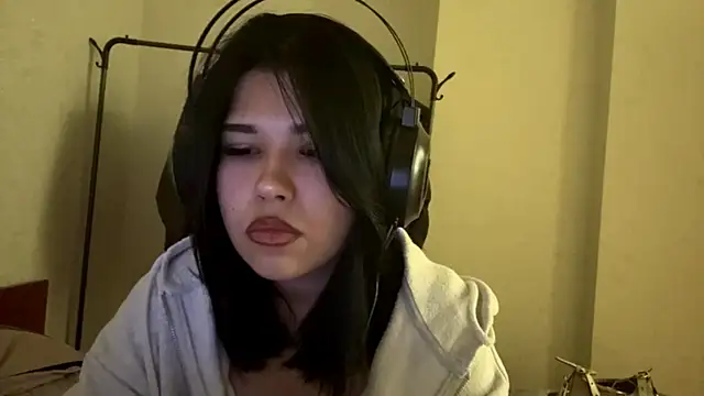 Snapshot of Lolamein chatting on 12/03/25, 03:32 Lolamein online show from 12/03/25, 03:32