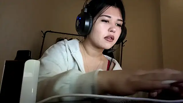 Snapshot of Lolamein chatting on 12/05/25, 07:39 Lolamein online show from 12/05/25, 07:39