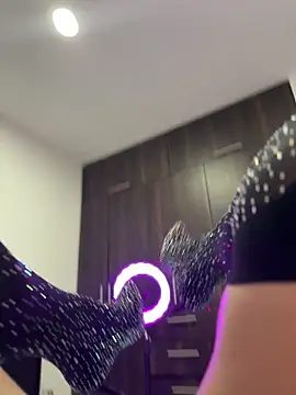 Snapshot of AlaiaSweet__ chatting on 12/04/25, 09:23 AlaiaSweet online show from 12/04/25, 09:23