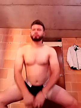 Snapshot of MaxSteel_x chatting on 12/15/25, 01:15 MaxSteel x online show from 12/15/25, 01:15