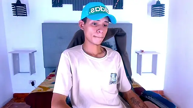 Snapshot of Axel_Marcu chatting on 12/14/25, 05:51 Axel Marcu online show from 12/14/25, 05:51