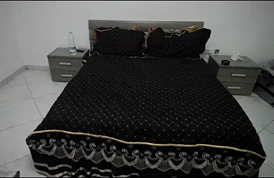 perlaa777 online show from 12/22/25, 10:29