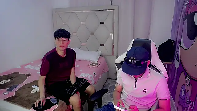 Snapshot of THE_VIPS_TWINK chatting on 12/05/25, 08:27 THE VIPS TWINK online show from 12/05/25, 08:27