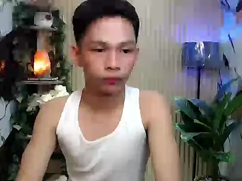 Snapshot of TheBoyAboveYou chatting on 12/04/25, 04:48 TheBoyAboveYou online show from 12/04/25, 04:48