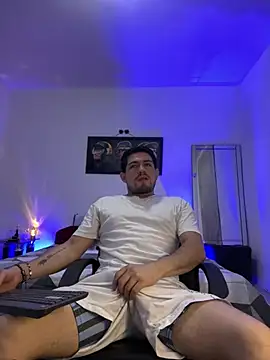 williamsmiiths16 online show from 05/19/26, 09:48