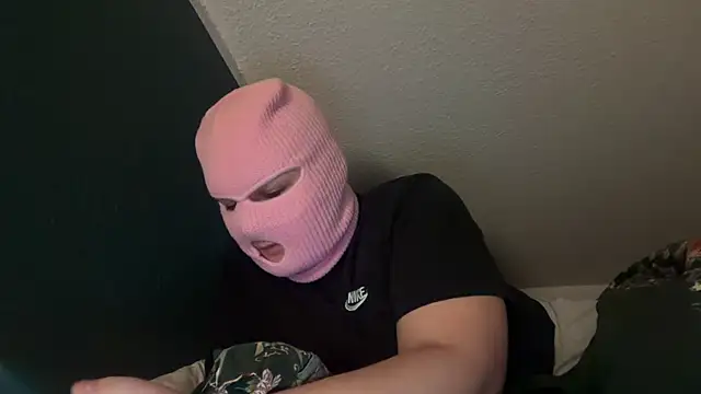 Snapshot of sluddykenna chatting on 12/15/25, 01:32 sluddykenna online show from 12/15/25, 01:32