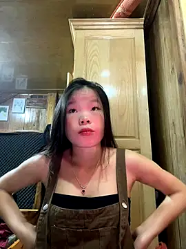 Snapshot of Heni-a chatting on 12/03/25, 09:40 Heni-a online show from 12/03/25, 09:40