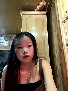 Snapshot of Heni-a chatting on 12/04/25, 02:21 Heni-a online show from 12/04/25, 02:21