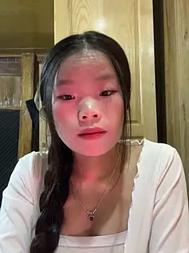 Snapshot of Heni-a chatting on 12/16/25, 02:38 Heni-a online show from 12/16/25, 02:38