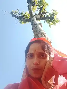 Snapshot of rashi_73 chatting on 12/16/25, 05:45 rashi 73 online show from 12/16/25, 05:45