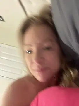 Snapshot of sinfulsara chatting on 12/18/25, 02:12 sinfulsara online show from 12/18/25, 02:12