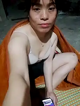 Snapshot of betty_wang chatting on 12/05/25, 01:52 betty wang online show from 12/05/25, 01:52