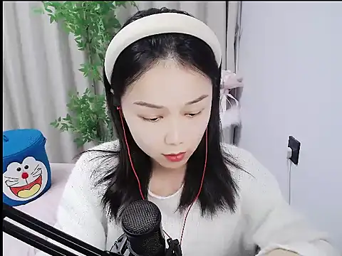 Snapshot of mili923 chatting on 12/14/25, 01:38 mili923 online show from 12/14/25, 01:38