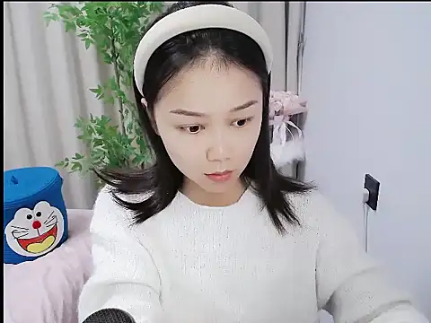 Snapshot of mili923 chatting on 12/15/25, 07:01 mili923 online show from 12/15/25, 07:01