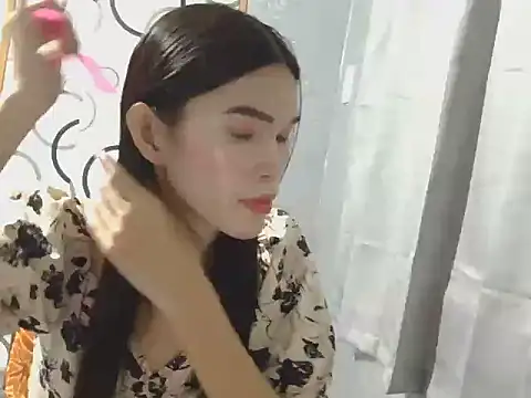 Snapshot of petite_jessa chatting on 12/15/25, 09:46 petite jessa online show from 12/15/25, 09:46