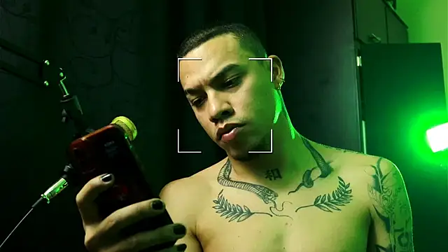 Snapshot of FindomForMe chatting on 12/18/25, 09:43 FindomForMe online show from 12/18/25, 09:43