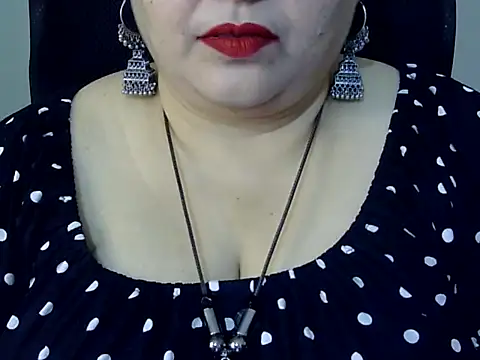 Snapshot of Soniya_Sha chatting on 02/17/26, 07:05 Soniya Sha online show from 02/17/26, 07:05