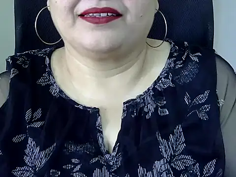 Snapshot of Soniya_Sha chatting on 04/03/26, 06:33 Soniya Sha online show from 04/03/26, 06:33