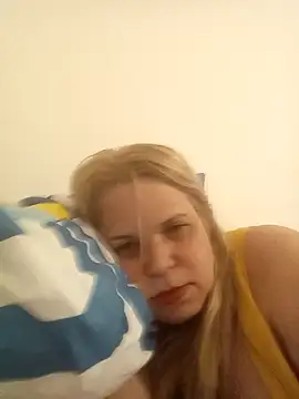 Snapshot of karinaBrasil chatting on 12/04/25, 04:22 karinaBrasil online show from 12/04/25, 04:22