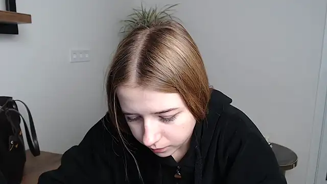 Snapshot of SweetBellaa_ chatting on 12/05/25, 10:02 SweetBellaa online show from 12/05/25, 10:02