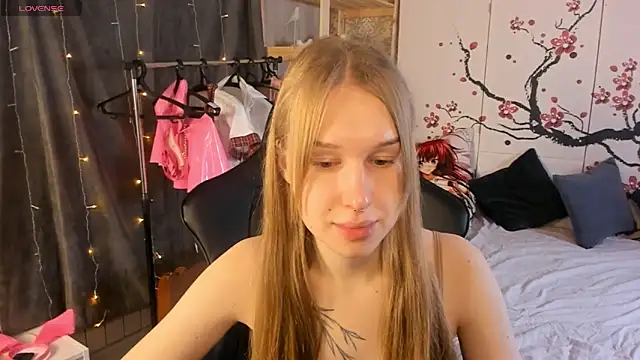 Snapshot of Katy_Midocalm chatting on 12/21/25, 05:25 Katy Midocalm online show from 12/21/25, 05:25