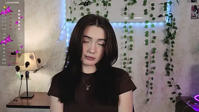 Snapshot of RenownedMister chatting on 12/04/25, 06:38 RenownedMister online show from 12/04/25, 06:38