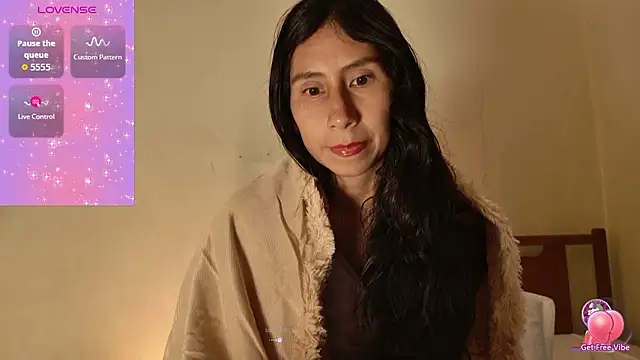 Snapshot of MoonLipsON- chatting on 01/13/26, 10:15 MoonLipsON- online show from 01/13/26, 10:15