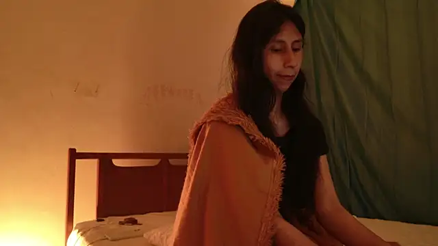 Snapshot of MoonLipsON- chatting on 05/30/26, 02:52 MoonLipsON- online show from 05/30/26, 02:52