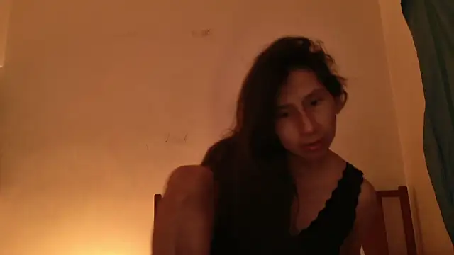 Snapshot of MoonLipsON- chatting on 06/04/26, 06:52 MoonLipsON- online show from 06/04/26, 06:52