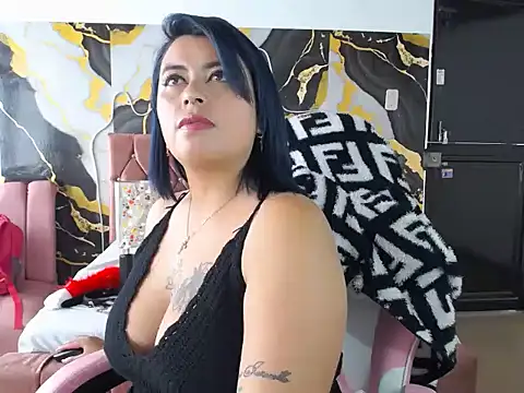 Snapshot of xxxEffy- chatting on 12/13/25, 07:53 xxxEffy- online show from 12/13/25, 07:53