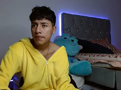 Snapshot of Sebas_Ross04 chatting on 12/14/25, 10:58 Sebas Ross04 online show from 12/14/25, 10:58