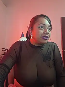 Snapshot of loreboobies1 chatting on 12/05/25, 07:32 loreboobies1 online show from 12/05/25, 07:32