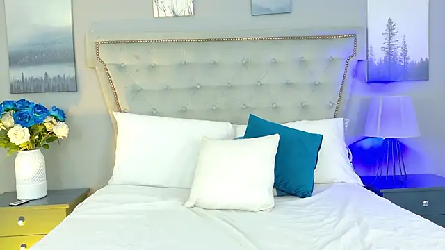Snapshot of AnnieLeigt chatting on 02/18/26, 12:01 AnnieLeigt online show from 02/18/26, 12:01