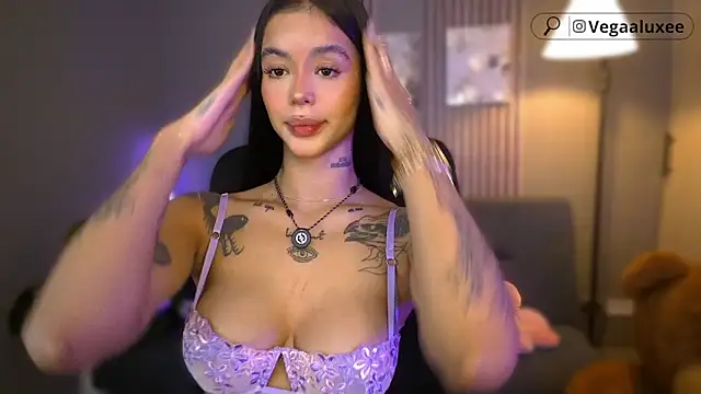 VegaLuxe online show from 05/07/26, 02:00