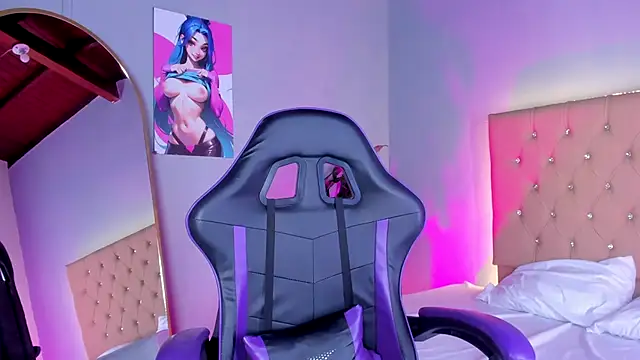 Snapshot of EmmaLawrence_ chatting on 12/14/25, 07:40 EmmaLawrence online show from 12/14/25, 07:40