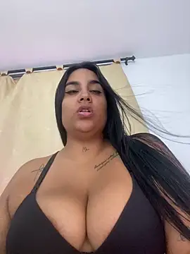 Snapshot of YenthCorona chatting on 12/19/25, 12:39 YenthCorona online show from 12/19/25, 12:39