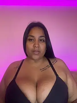 Snapshot of YenthCorona chatting on 02/24/26, 01:36 YenthCorona online show from 02/24/26, 01:36