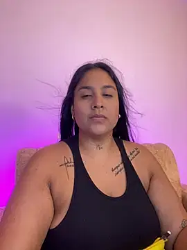 Snapshot of YenthCorona chatting on 05/24/26, 04:17 YenthCorona online show from 05/24/26, 04:17