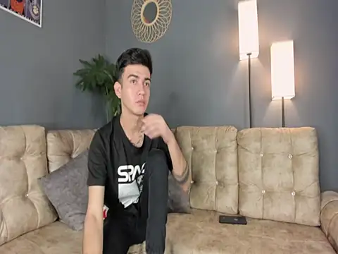 Snapshot of Feiccer_Thomson1 chatting on 12/14/25, 08:02 Feiccer Thomson1 online show from 12/14/25, 08:02