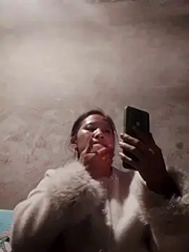 Snapshot of Meyyy09 chatting on 12/16/25, 05:01 Meyyy09 online show from 12/16/25, 05:01