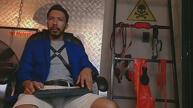 Snapshot of logan_mercer chatting on 12/05/25, 03:37 logan mercer online show from 12/05/25, 03:37