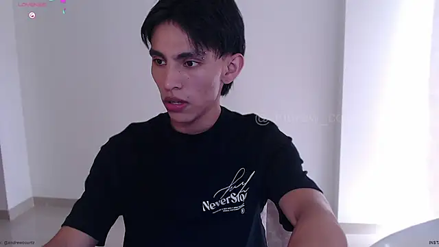 Snapshot of andrew_courtzz chatting on 12/04/25, 08:28 andrew courtzz online show from 12/04/25, 08:28