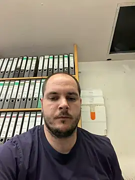 Snapshot of GeilerFinn95 chatting on 04/17/26, 02:20 GeilerFinn95 online show from 04/17/26, 02:20