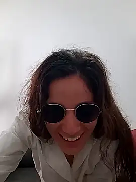 Snapshot of Marestrella-25 chatting on 12/18/25, 12:33 Marestrella-25 online show from 12/18/25, 12:33