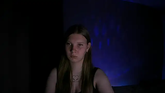 Snapshot of nelli_lux_ chatting on 12/04/25, 07:55 nelli lux online show from 12/04/25, 07:55