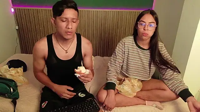 Snapshot of Violet_and_Dylan chatting on 12/14/25, 12:10 Violet and Dylan online show from 12/14/25, 12:10