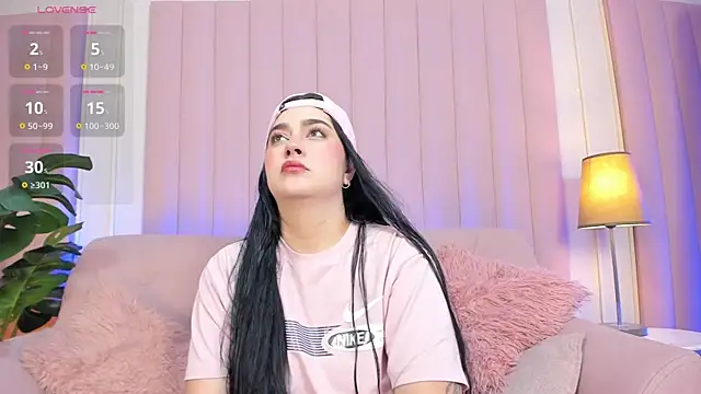 Snapshot of ZiaCooper_ chatting on 12/14/25, 11:59 ZiaCooper online show from 12/14/25, 11:59