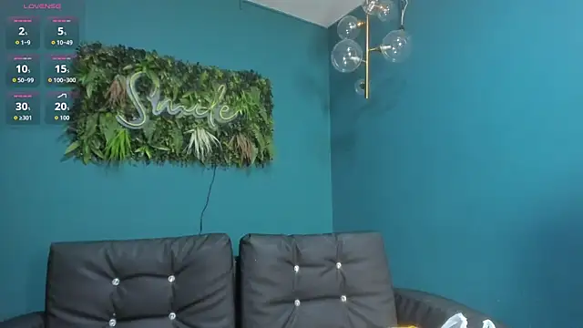 Snapshot of ZiaCooper_ chatting on 12/15/25, 12:20 ZiaCooper online show from 12/15/25, 12:20